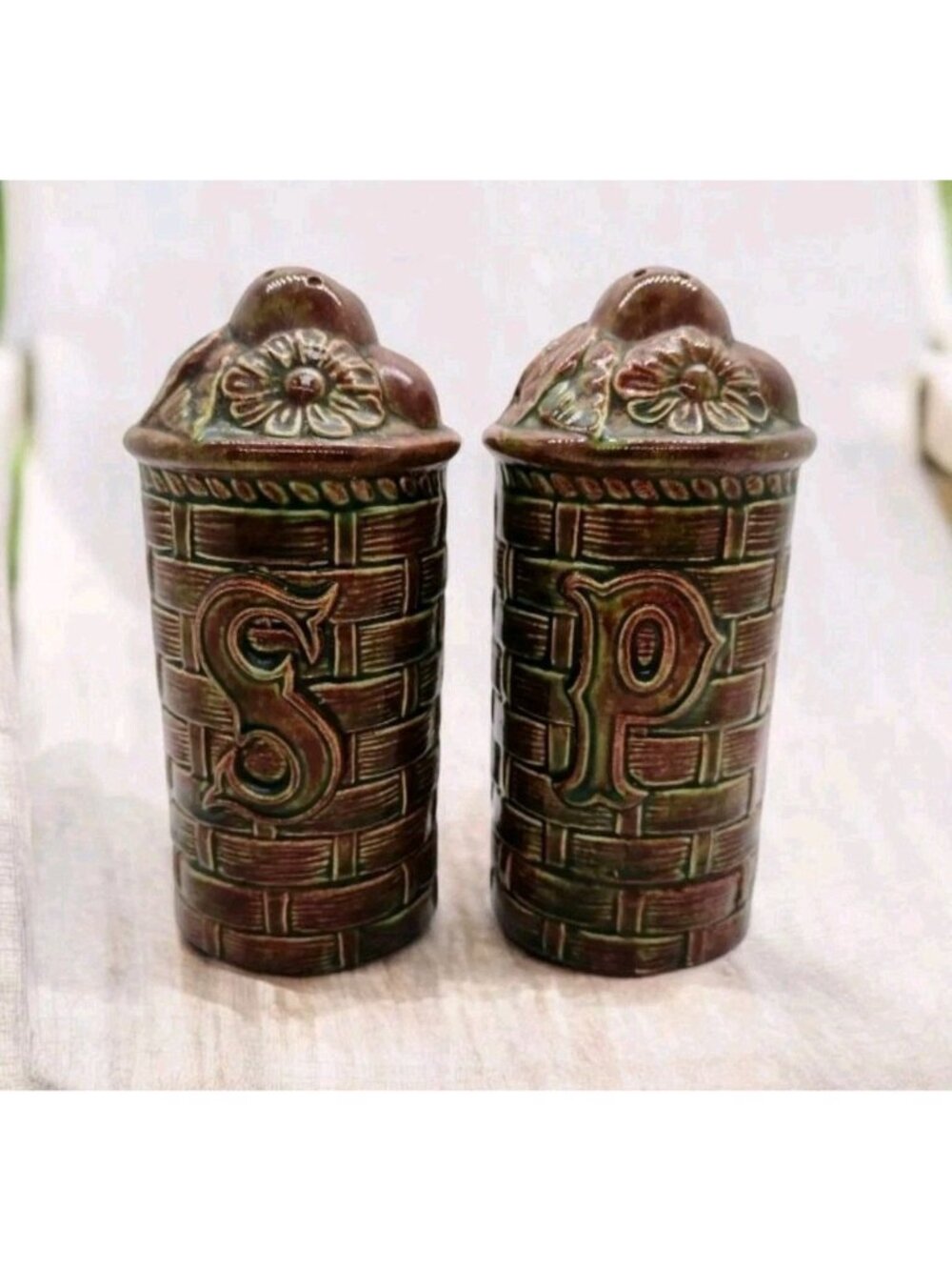 Vintage MCM Basket Weave Ceramic Stove Top Salt Pepper Shakers Flowers 60s Brown